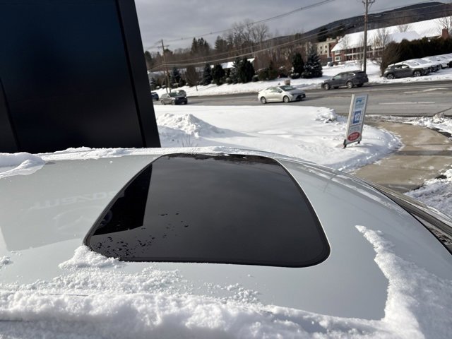 Used 2017 Volvo V60 T5 Premier w/ Convenience Package image 2