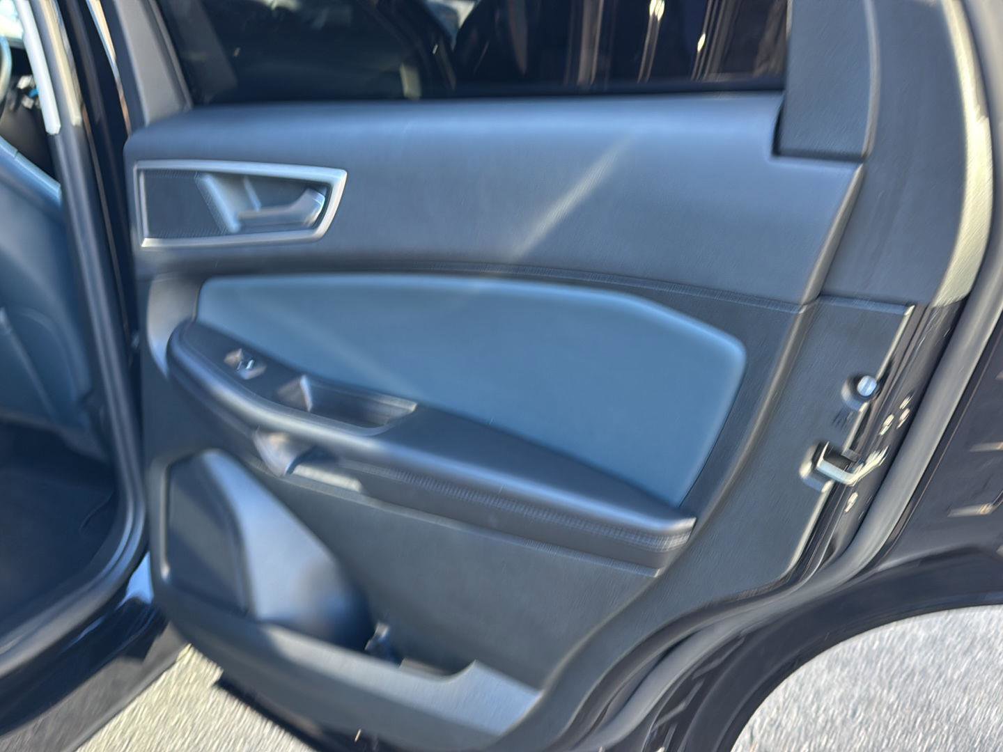 Used 2022 Ford Edge SEL w/ Sport Appearance Package image 13