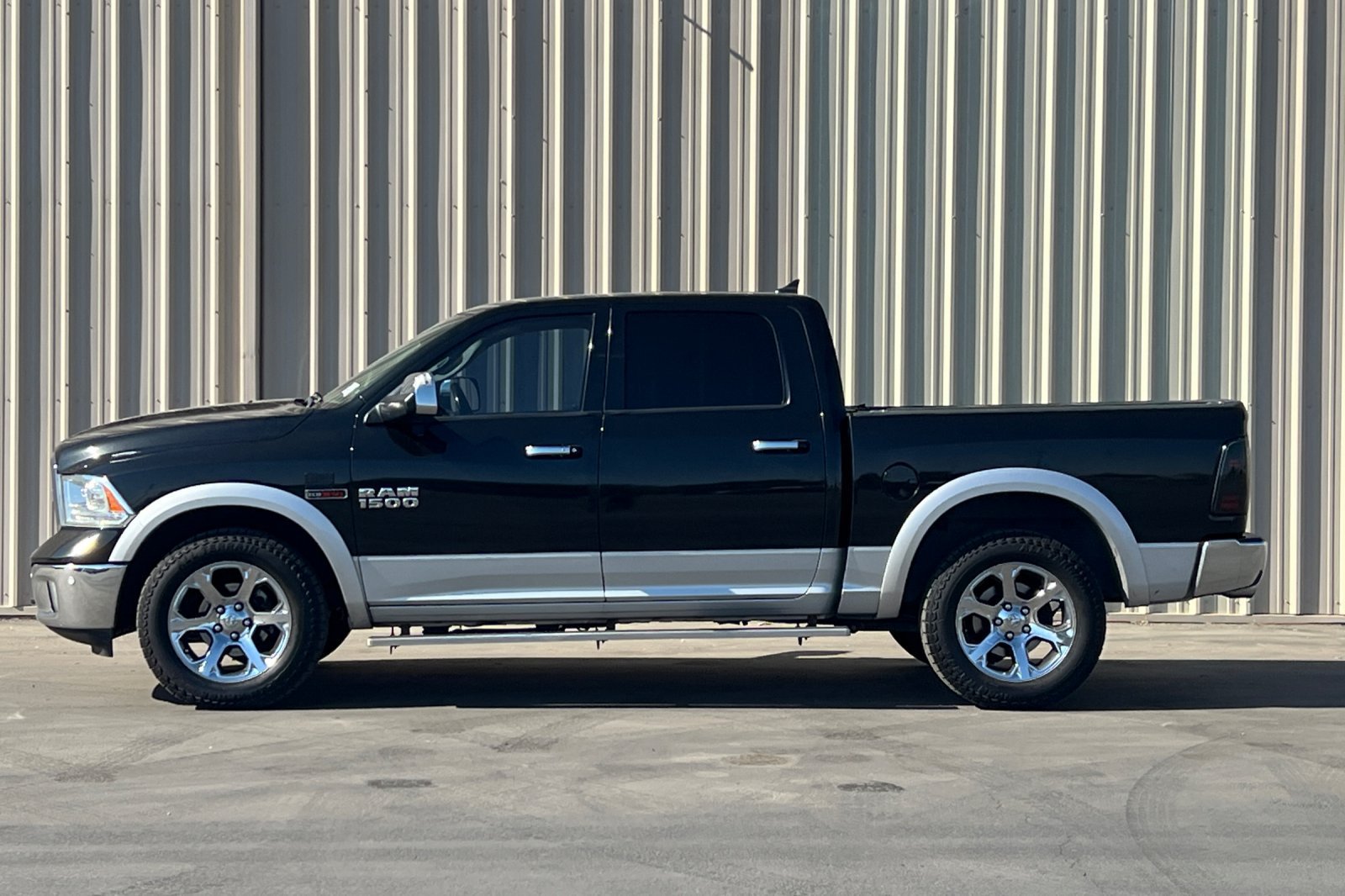 Used 2018 RAM 1500 Laramie w/ Convenience Group AWD/4WD image 10