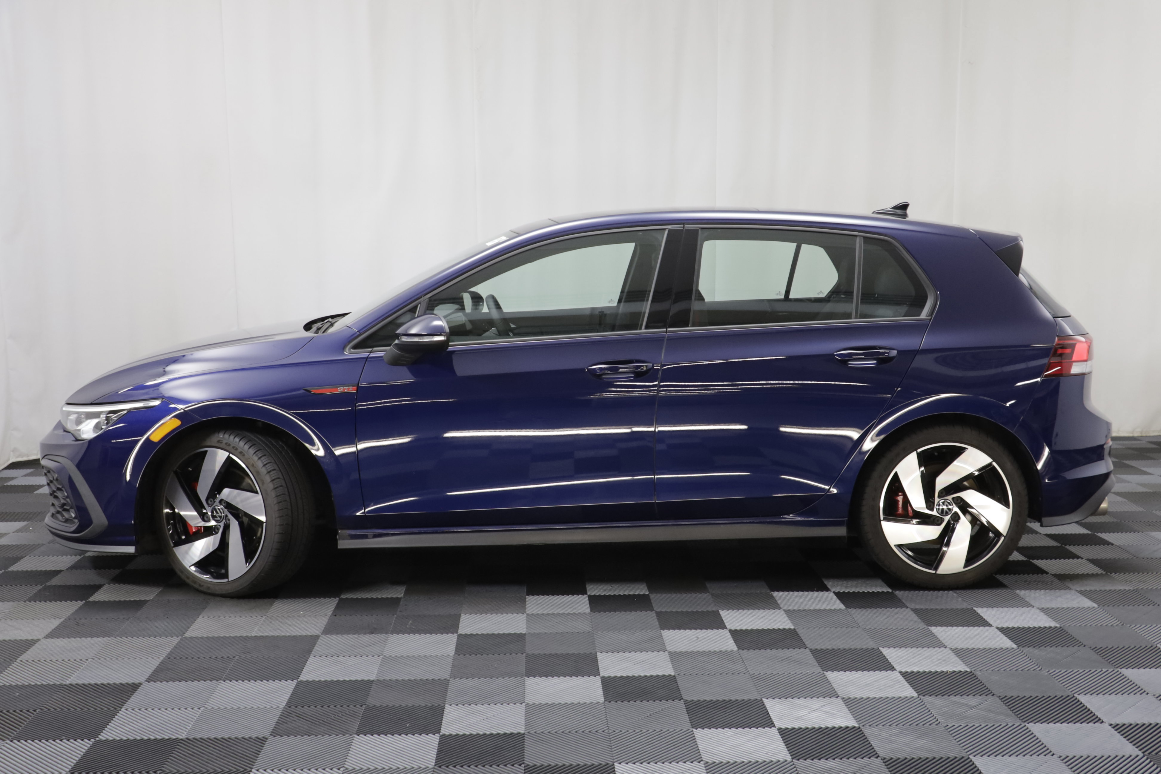Used 2022 Volkswagen GTI SE FWD image 4