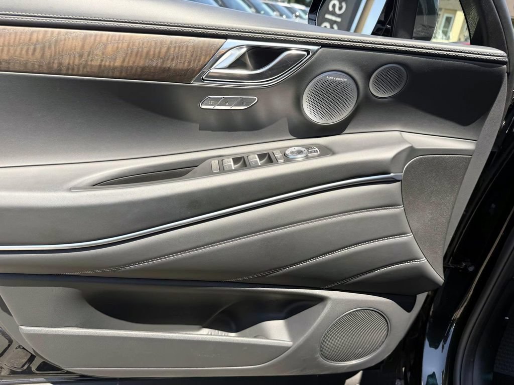 Certified 2025 Genesis GV80 2.5T Advanced AWD/4WD image 17