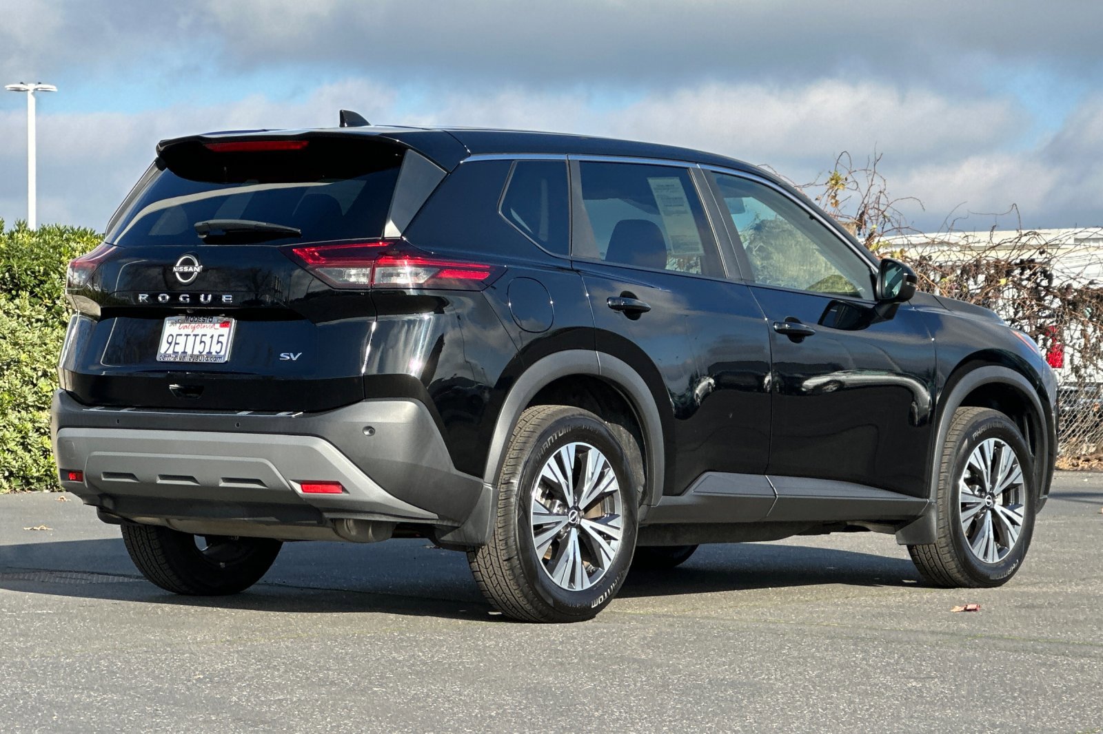 Used 2023 Nissan Rogue SV image 4