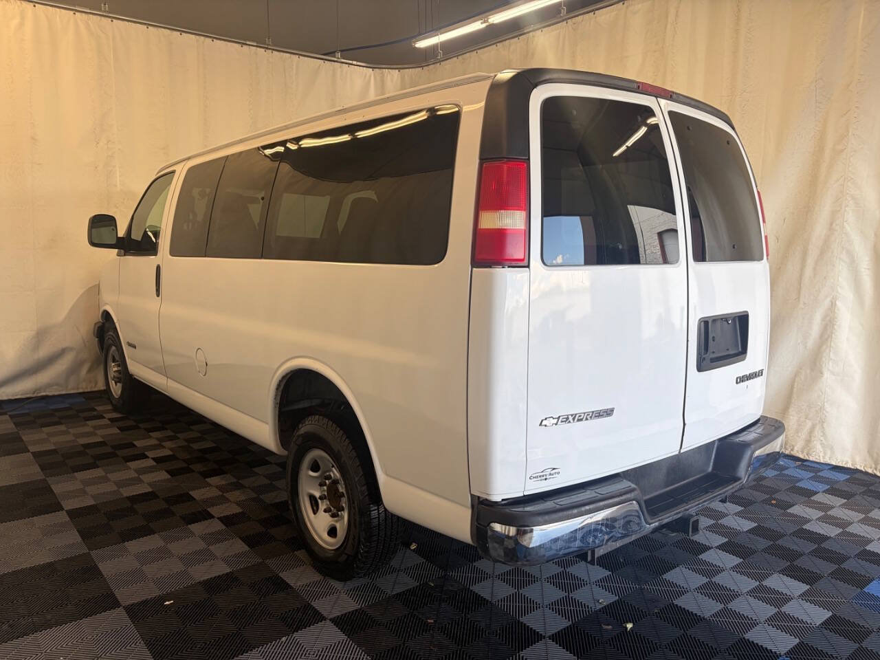 Used 2006 Chevrolet Express 2500 Passenger w/ LT Preferred Equipment Group RWD image 5
