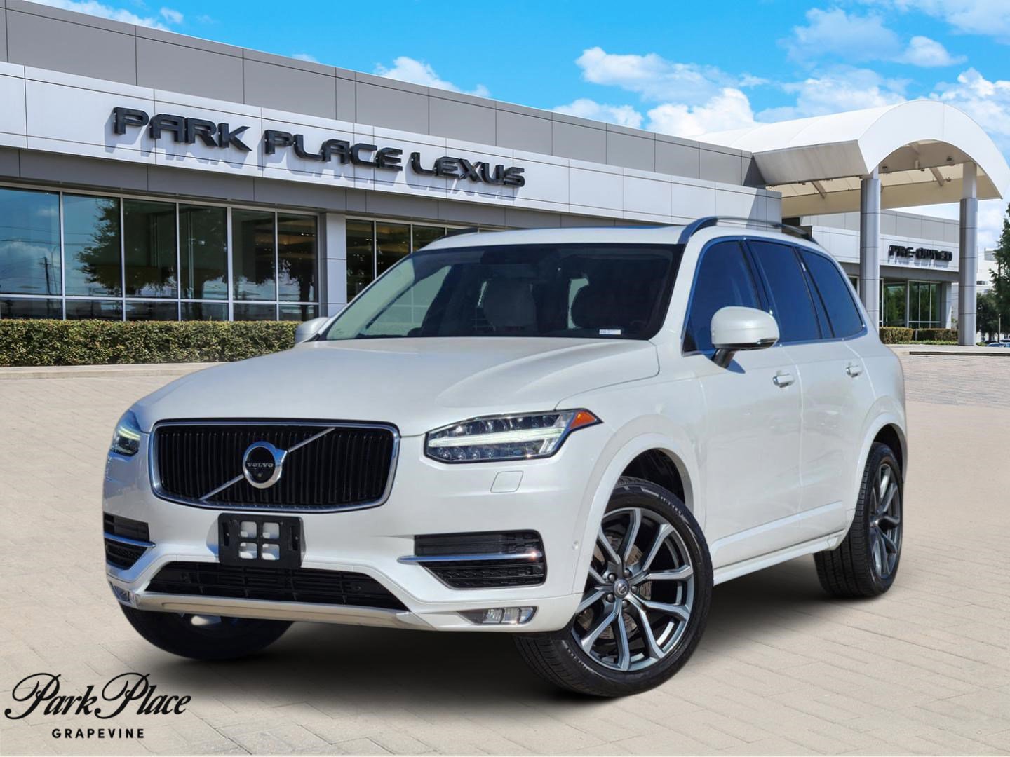 Used 2017 Volvo XC90 T6 Momentum w/ Vision Package image 1