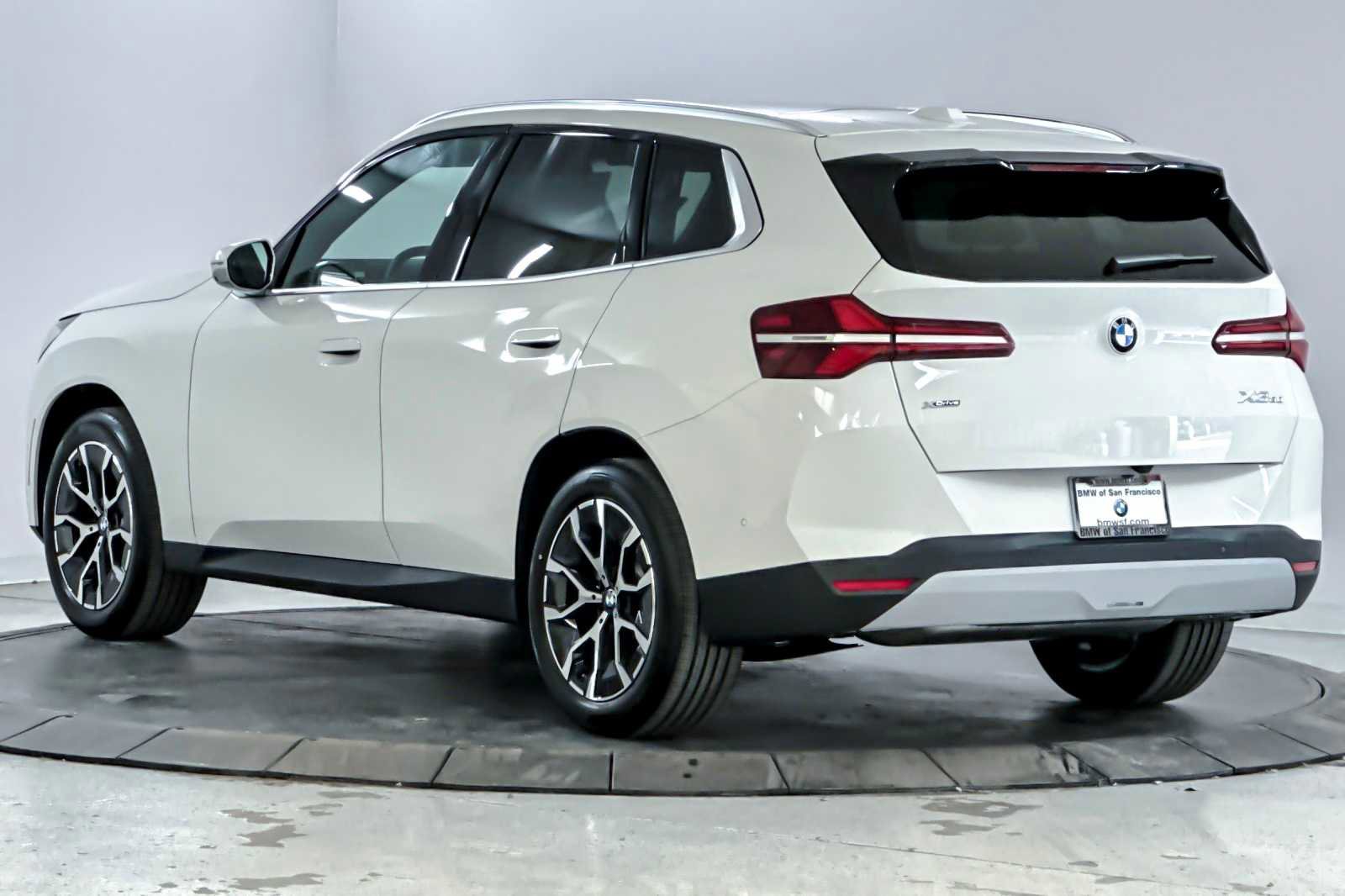 Used 2026 BMW X3 xDrive30 w/ Premium Package image 6