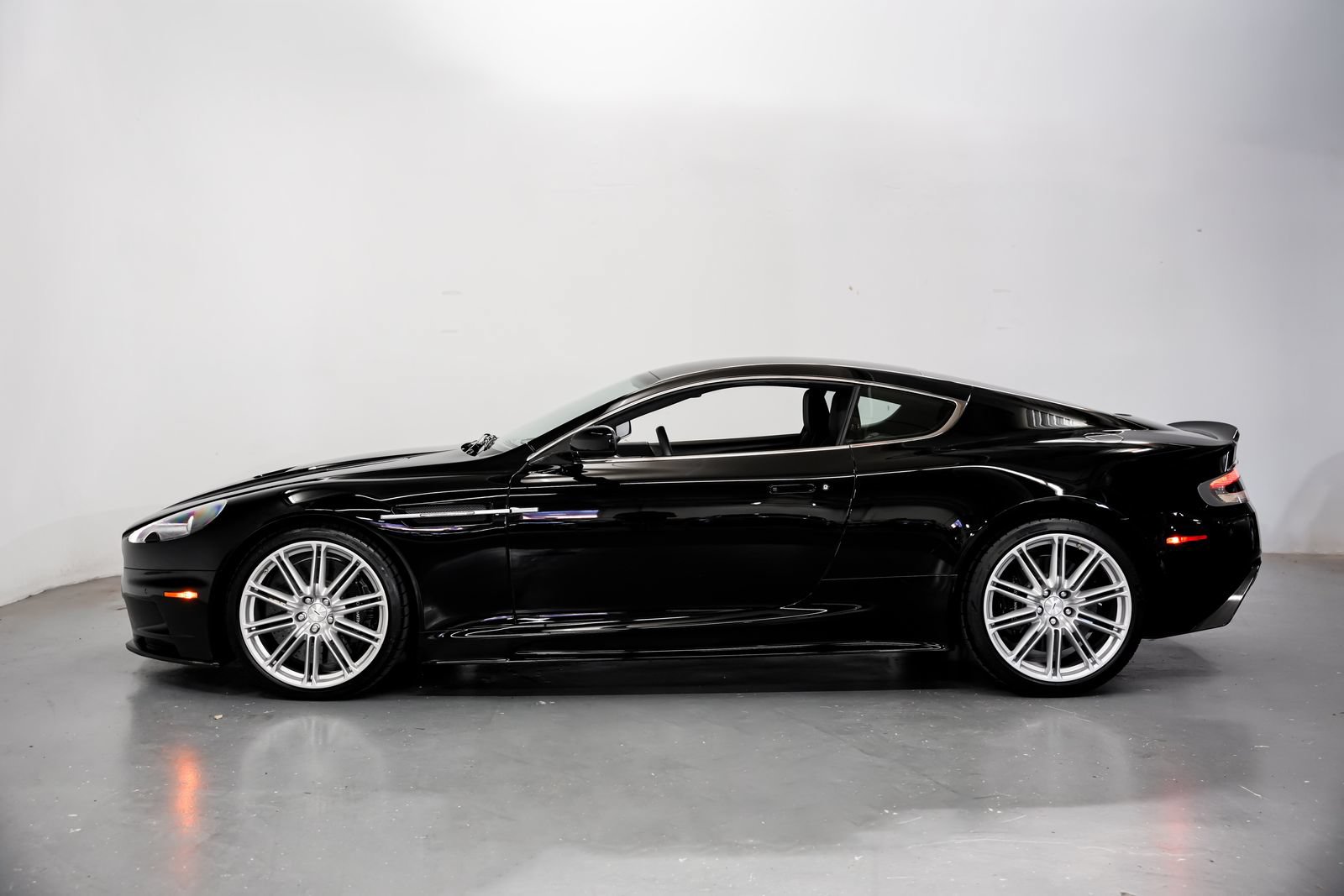 Used 2009 Aston Martin DBS Coupe RWD image 7