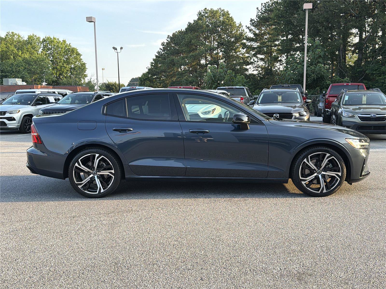 Used 2023 Volvo S60 B5 Core FWD image 4
