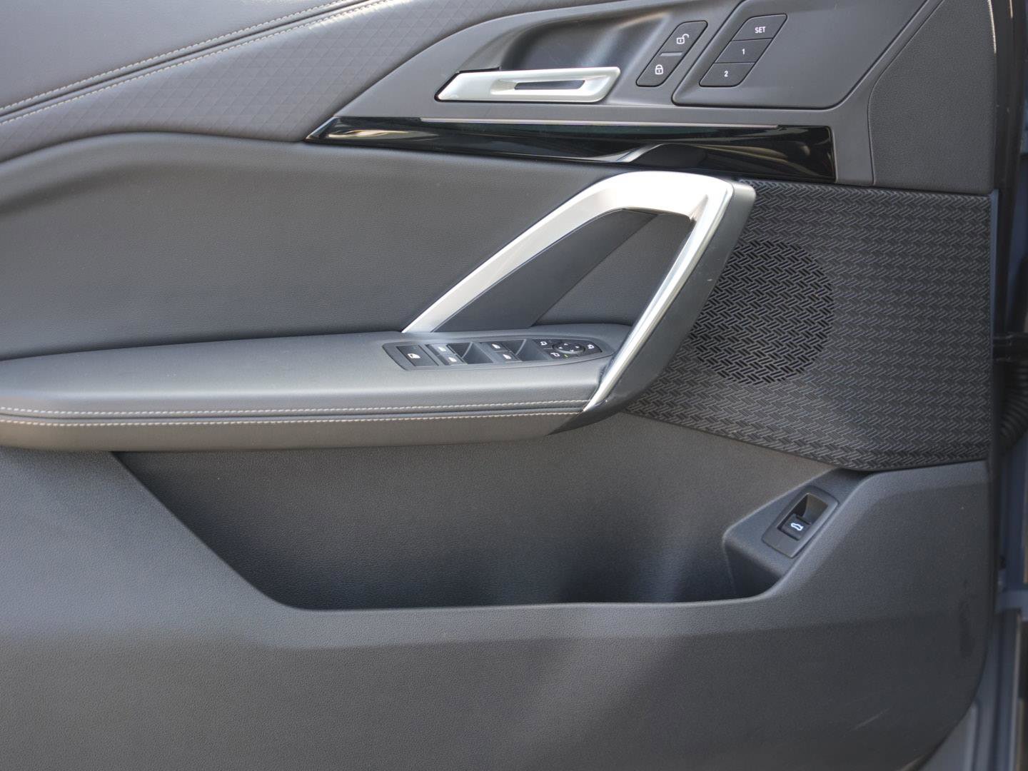 Used 2025 BMW X2 xDrive28i image 8