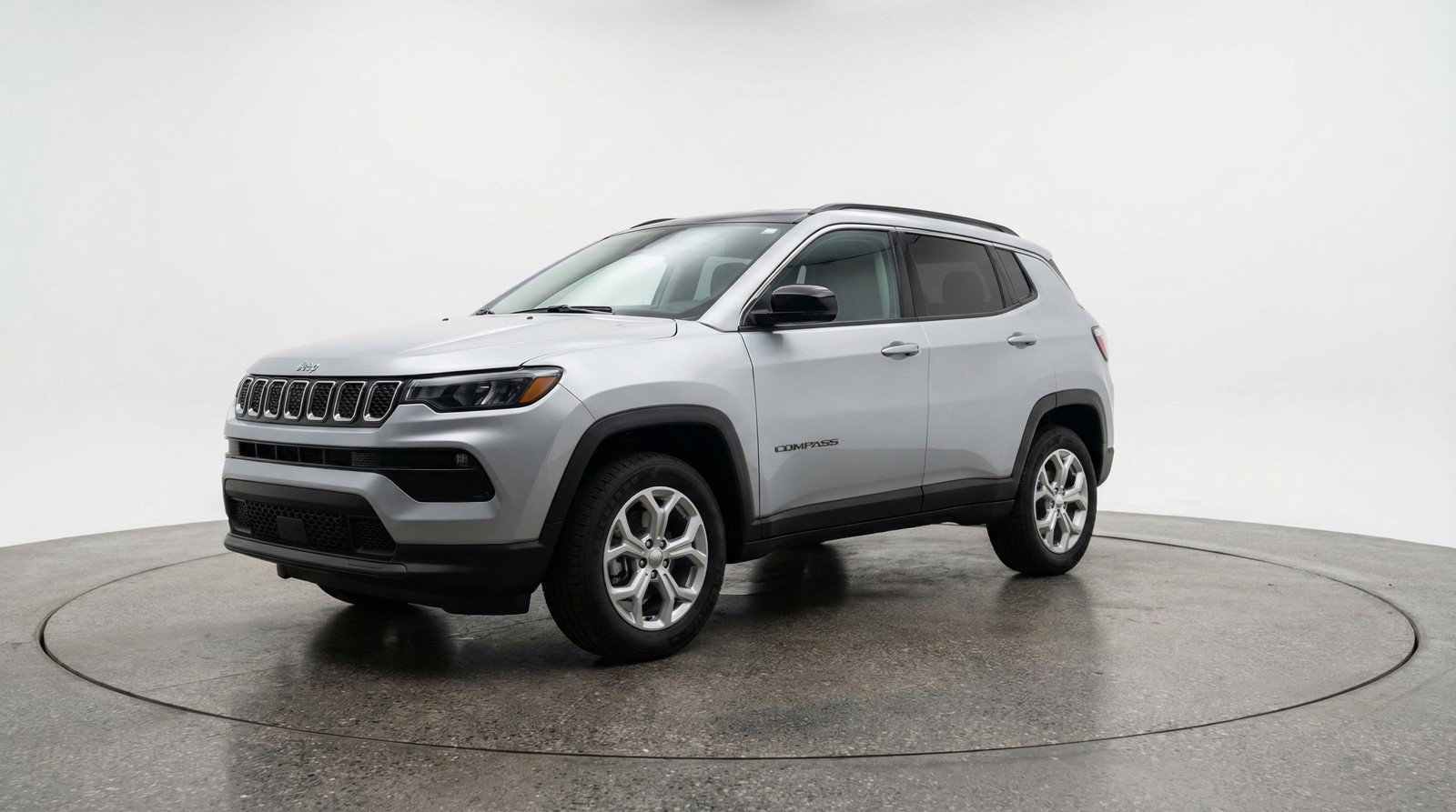Used 2025 Jeep Compass Latitude image 3