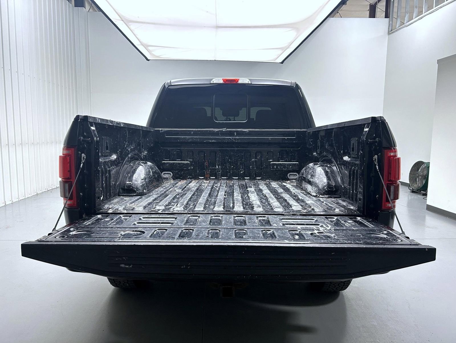 Used 2015 Ford F150 Lariat image 21