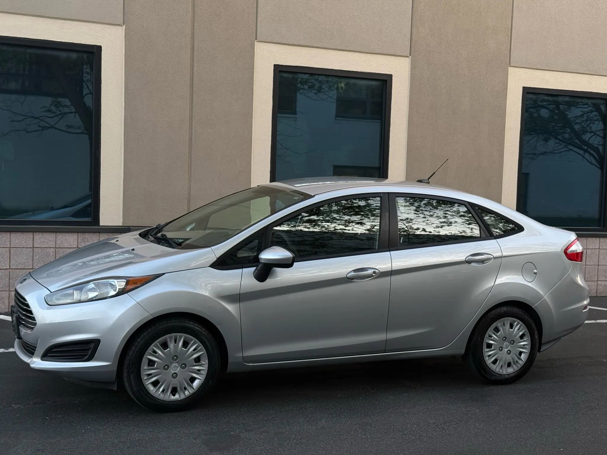 Used 2015 Ford Fiesta S image 3
