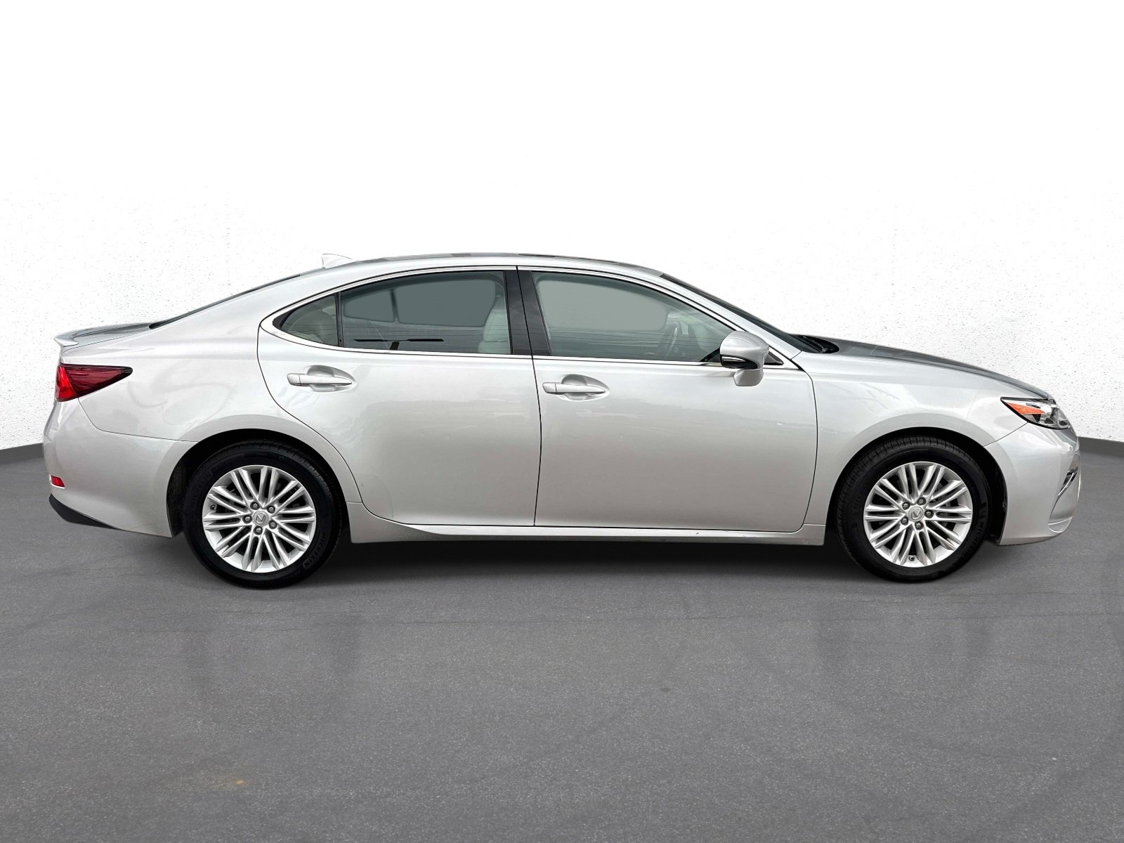 Used 2017 Lexus ES 350 w/ Premium Package FWD image 2