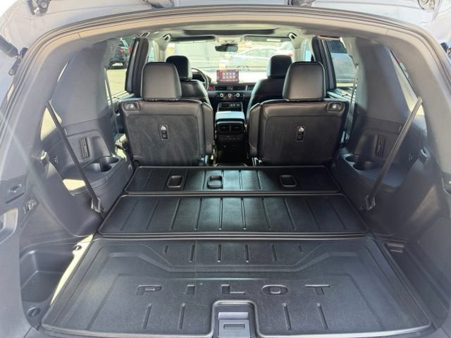 Used 2025 Honda Pilot TrailSport image 8