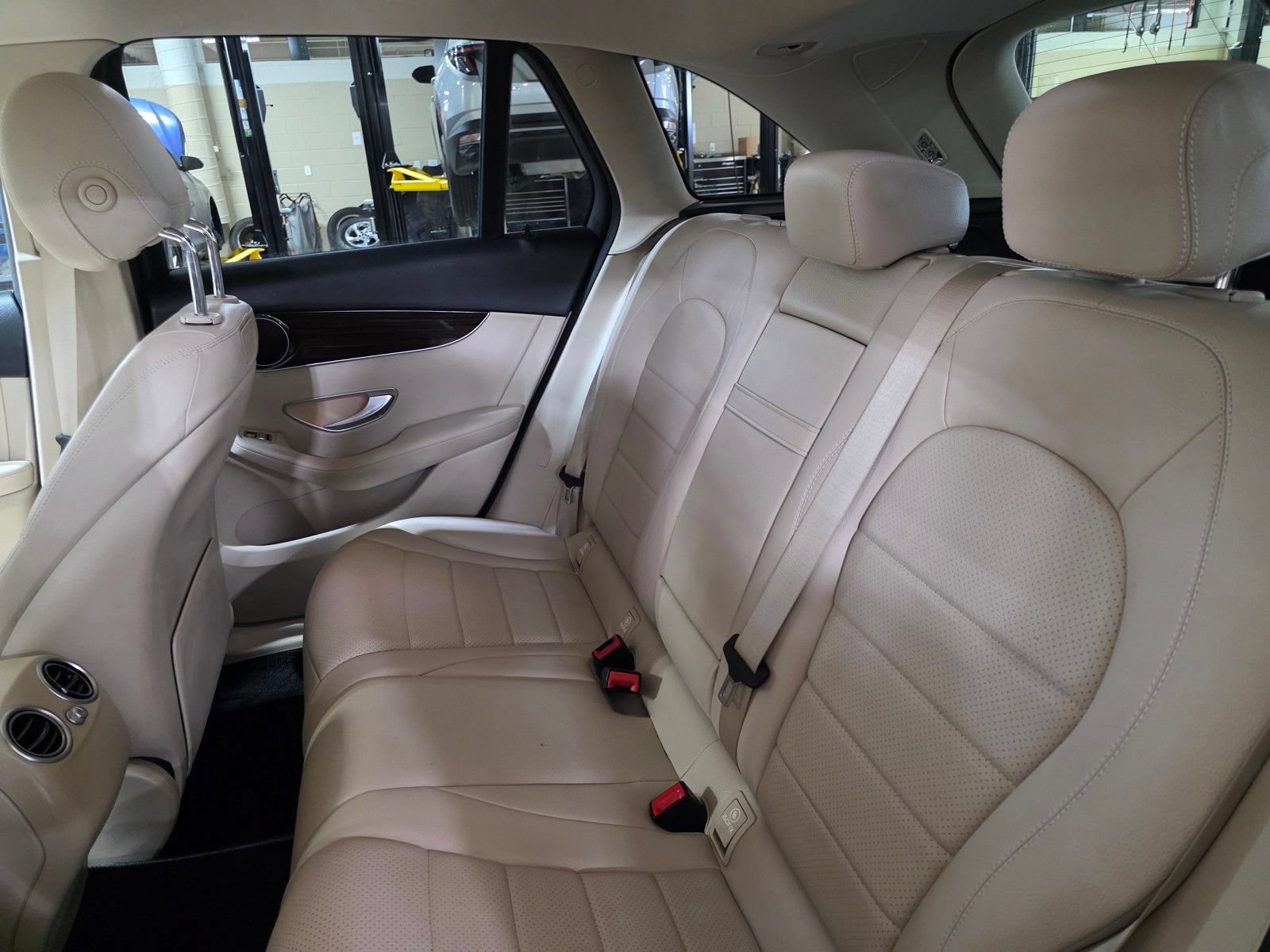 Used 2019 Mercedes-Benz GLC 300 image 10