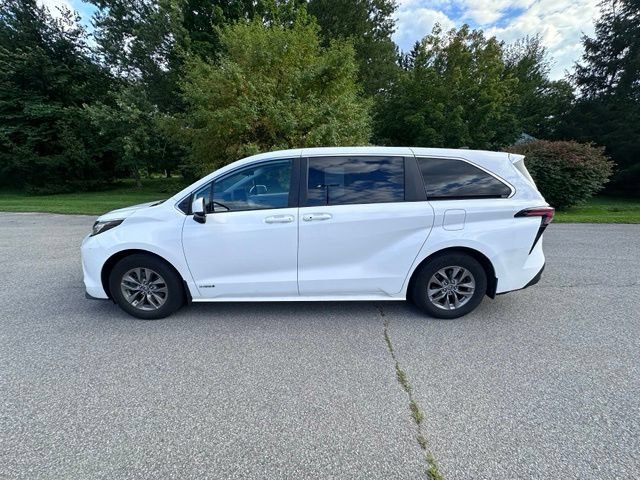 Used 2021 Toyota Sienna LE AWD/4WD image 6