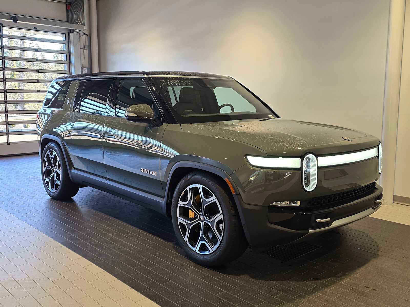 Used 2022 Rivian R1S Launch Edition image 9