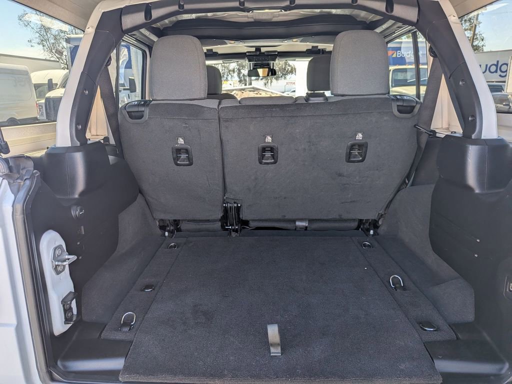 Used 2025 Jeep Wrangler Unlimited Rubicon w/ Convenience Group image 30