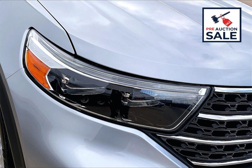 Used 2022 Ford Explorer XLT image 29