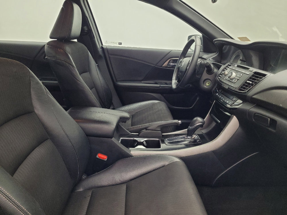 Used 2017 Honda Accord Sport image 21
