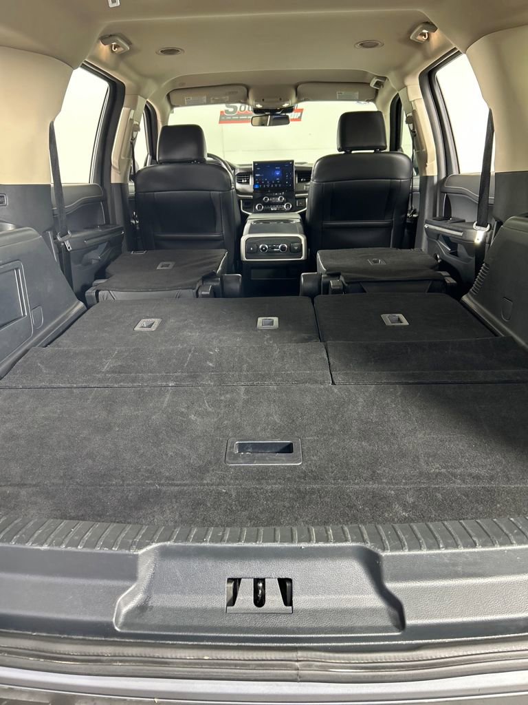 Used 2024 Ford Expedition XLT image 23