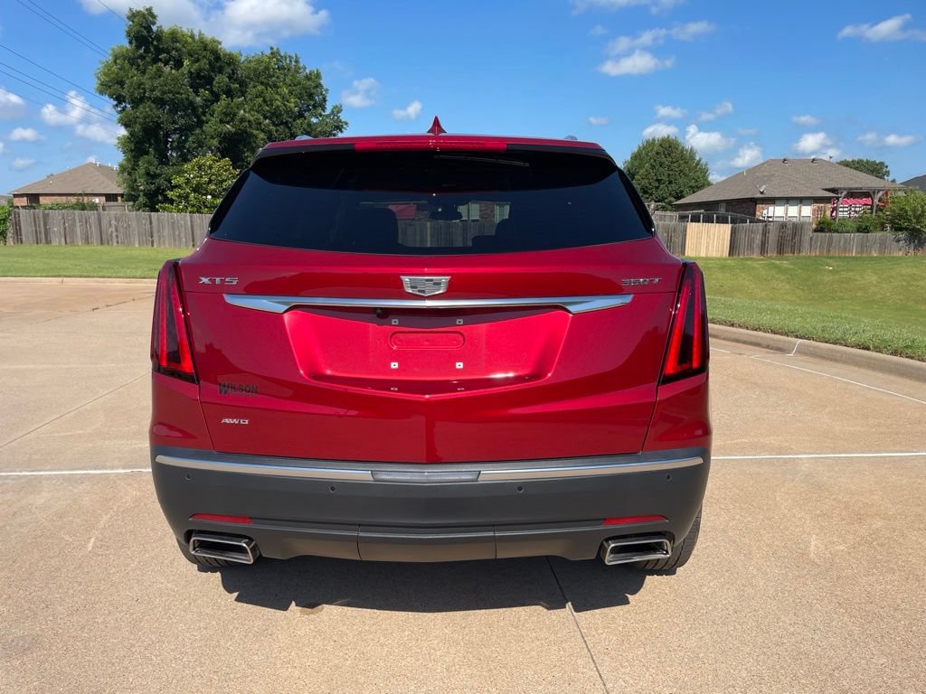 Used 2025 Cadillac XT5 Luxury w/ LPO, Red Accent Package AWD/4WD image 4