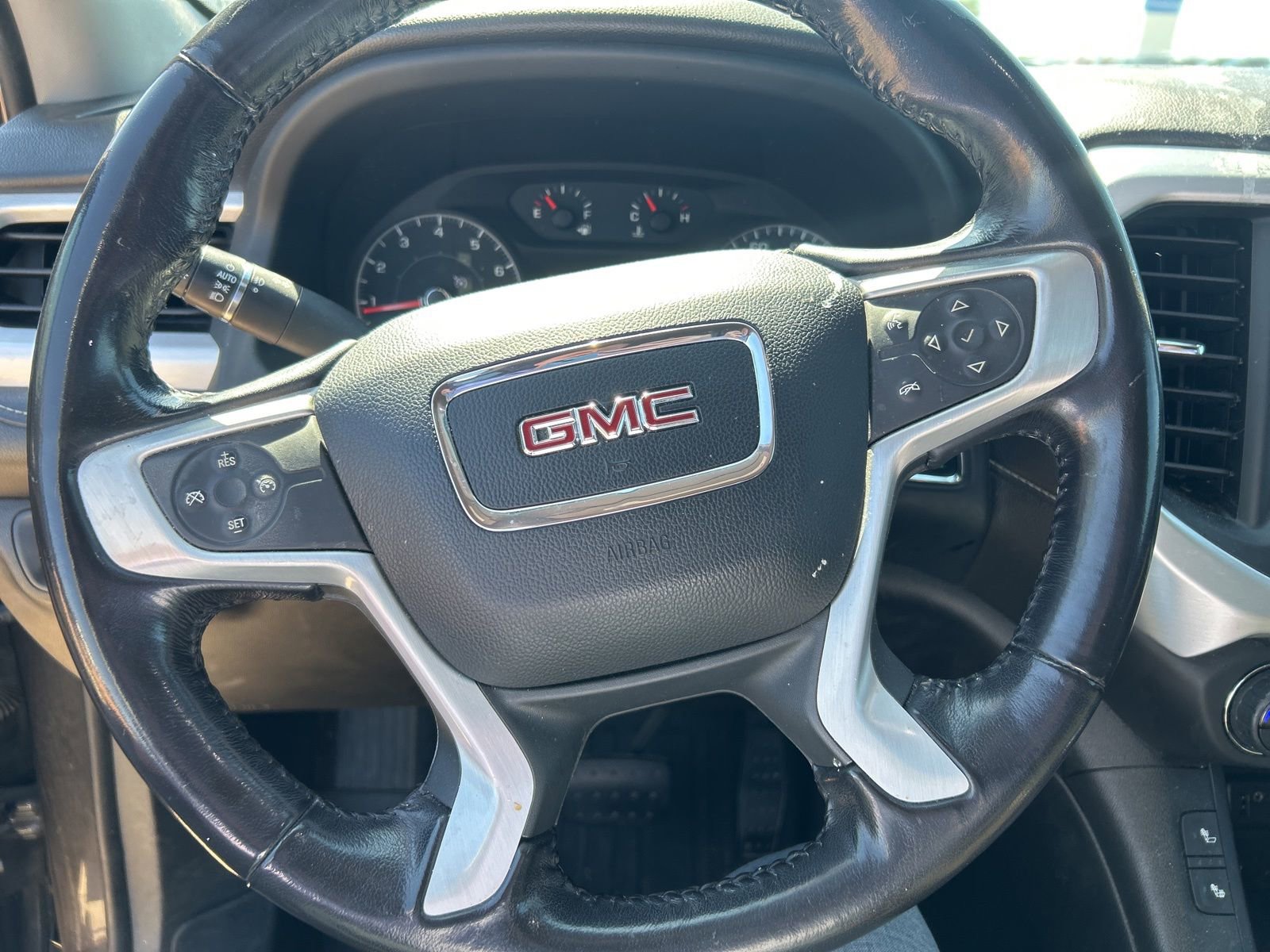 Used 2019 GMC Acadia SLE w/ LPO, Floor Liner Package FWD image 15