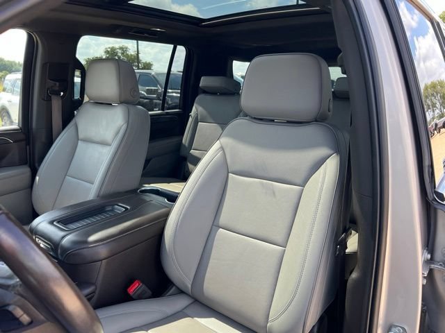 Used 2022 GMC Yukon XL SLT w/ SLT Premium Package AWD/4WD image 11