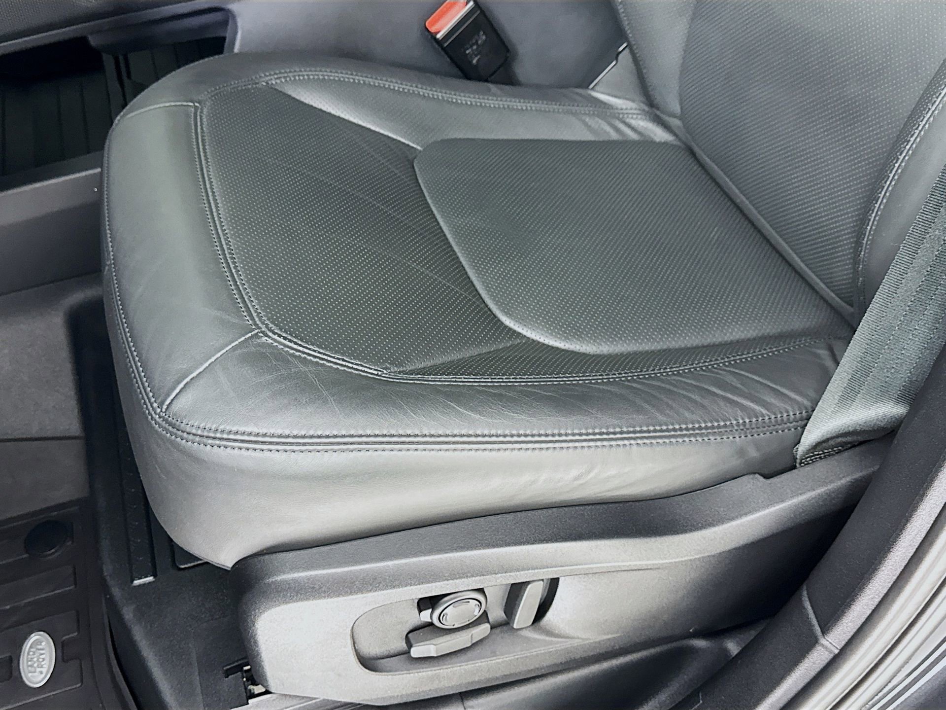 Used 2024 Land Rover Defender 110 Carpathian Edition image 21