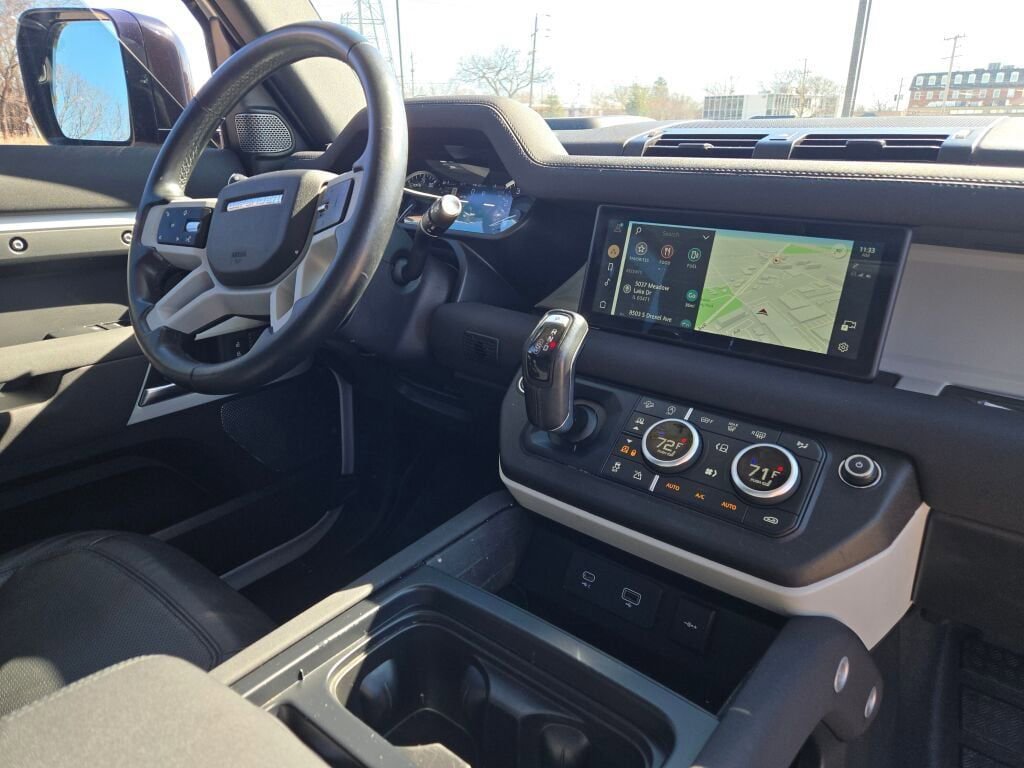 Used 2023 Land Rover Defender 110 SE AWD/4WD image 9