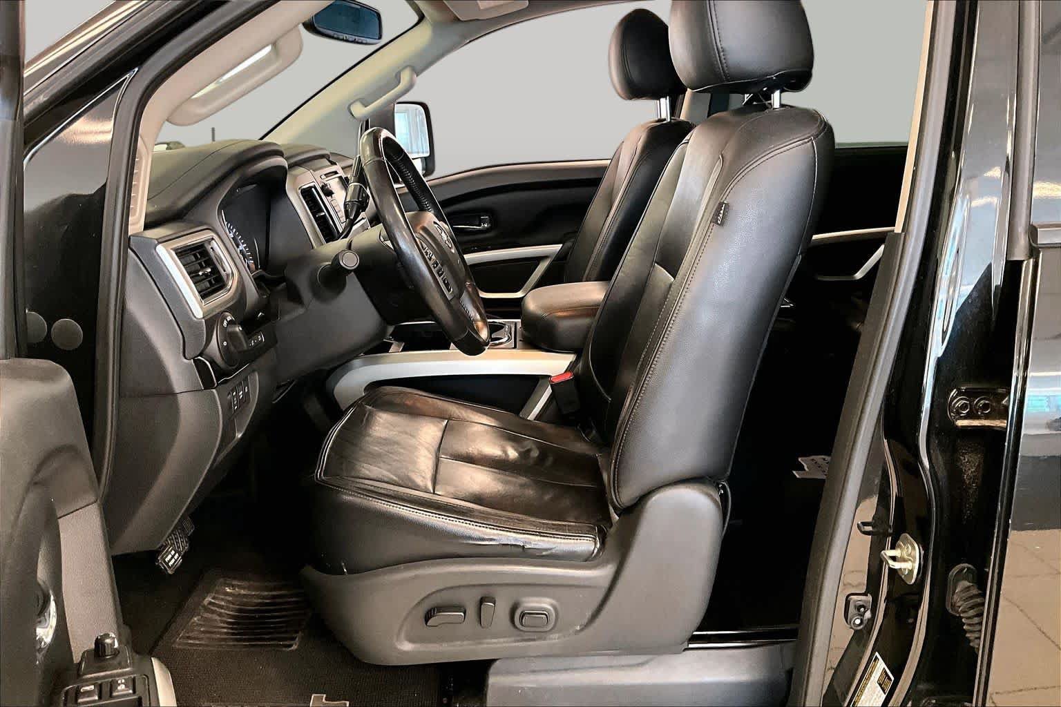 Used 2019 Nissan Titan SV w/ SV Convenience Package AWD/4WD image 7