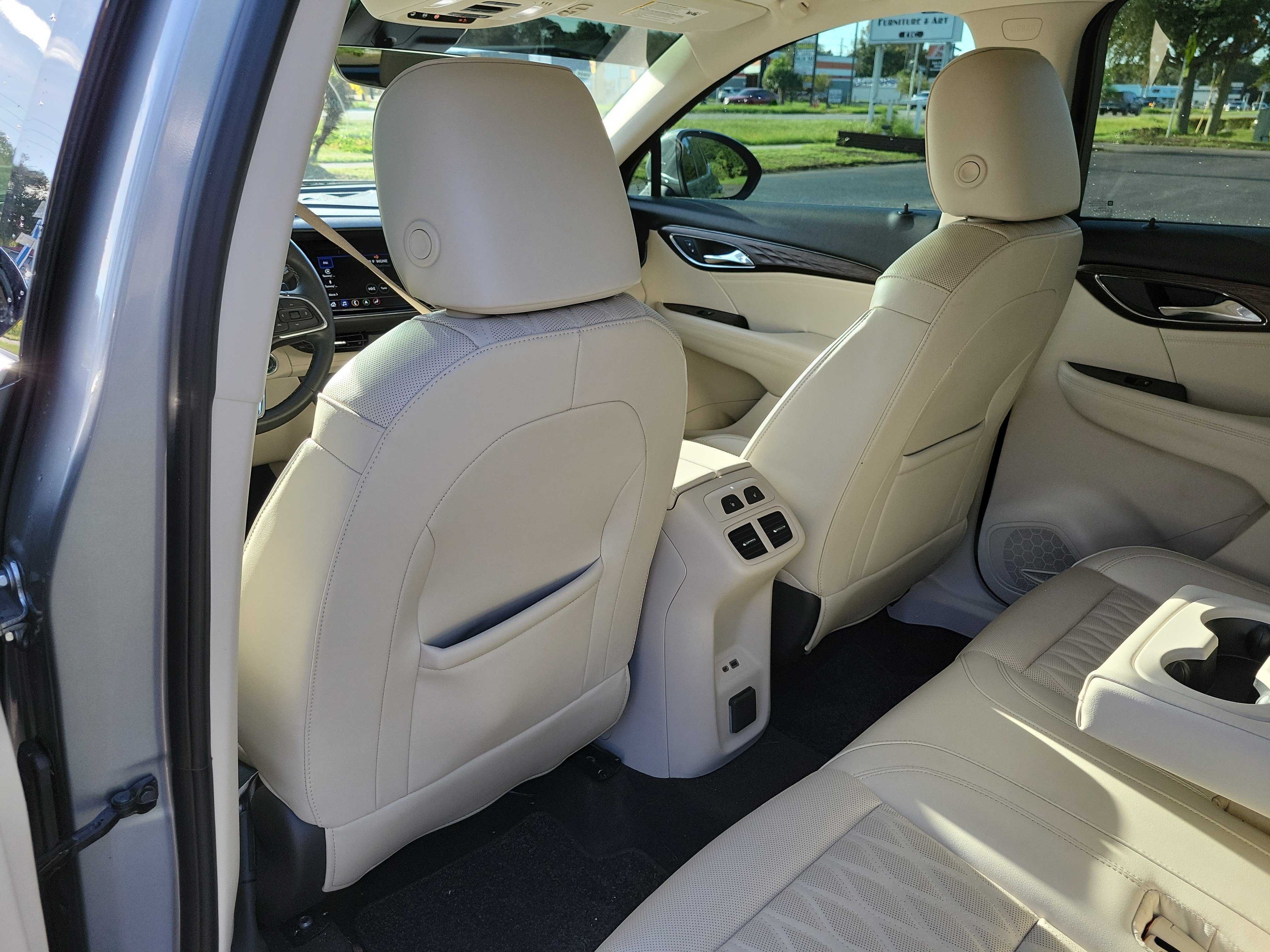 Used 2023 Buick Envision Avenir FWD image 17