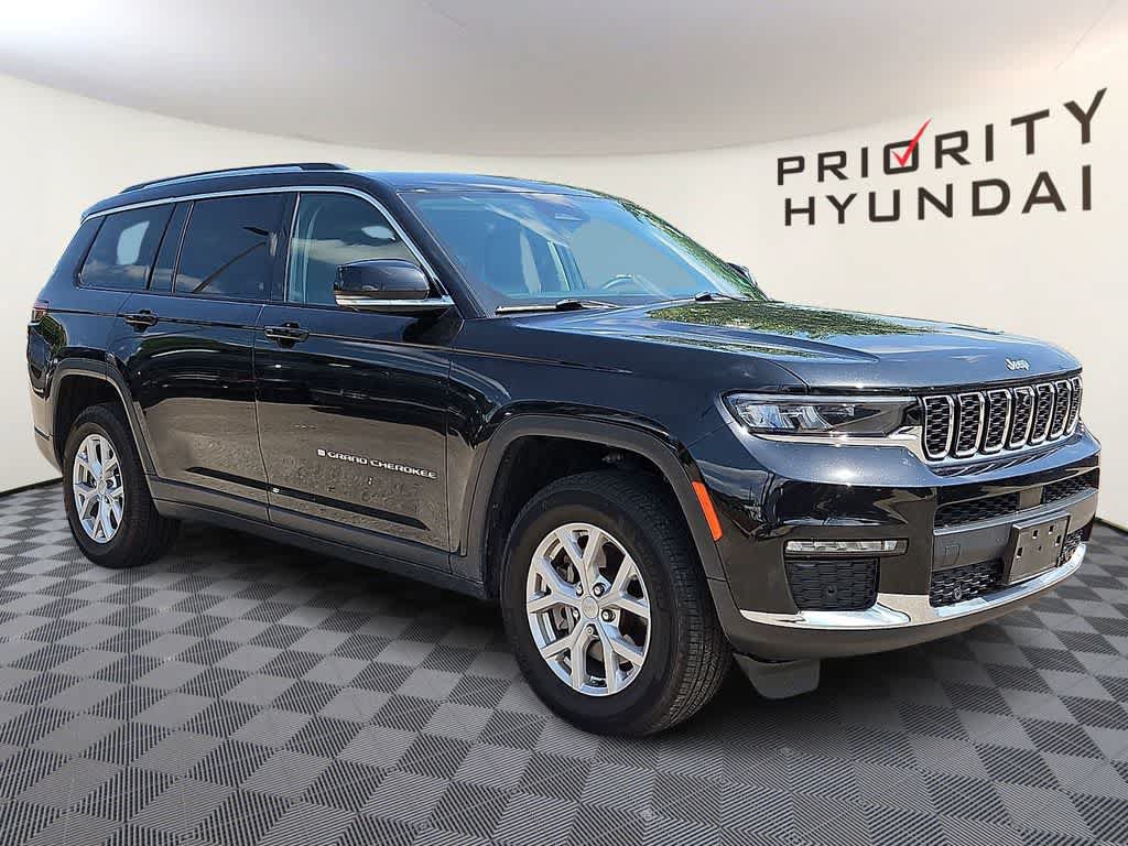 Used 2023 Jeep Grand Cherokee L Limited w/ Luxury Tech Group II AWD/4WD image 3