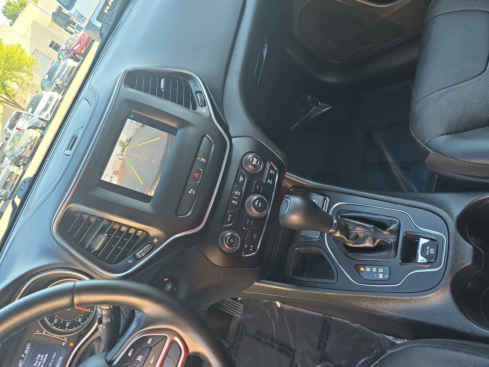 Used 2021 Jeep Cherokee Latitude Lux w/ Sun & Sound Group FWD image 25