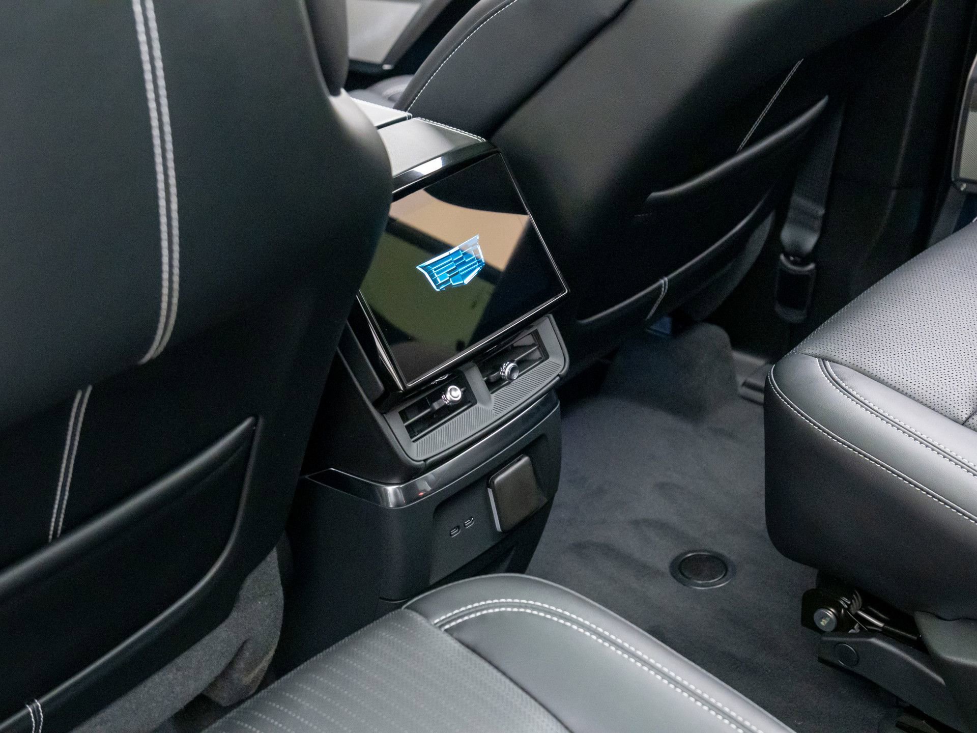 New 2026 Cadillac Vistiq Sport w/ LPO, Floor Liner Package image 17