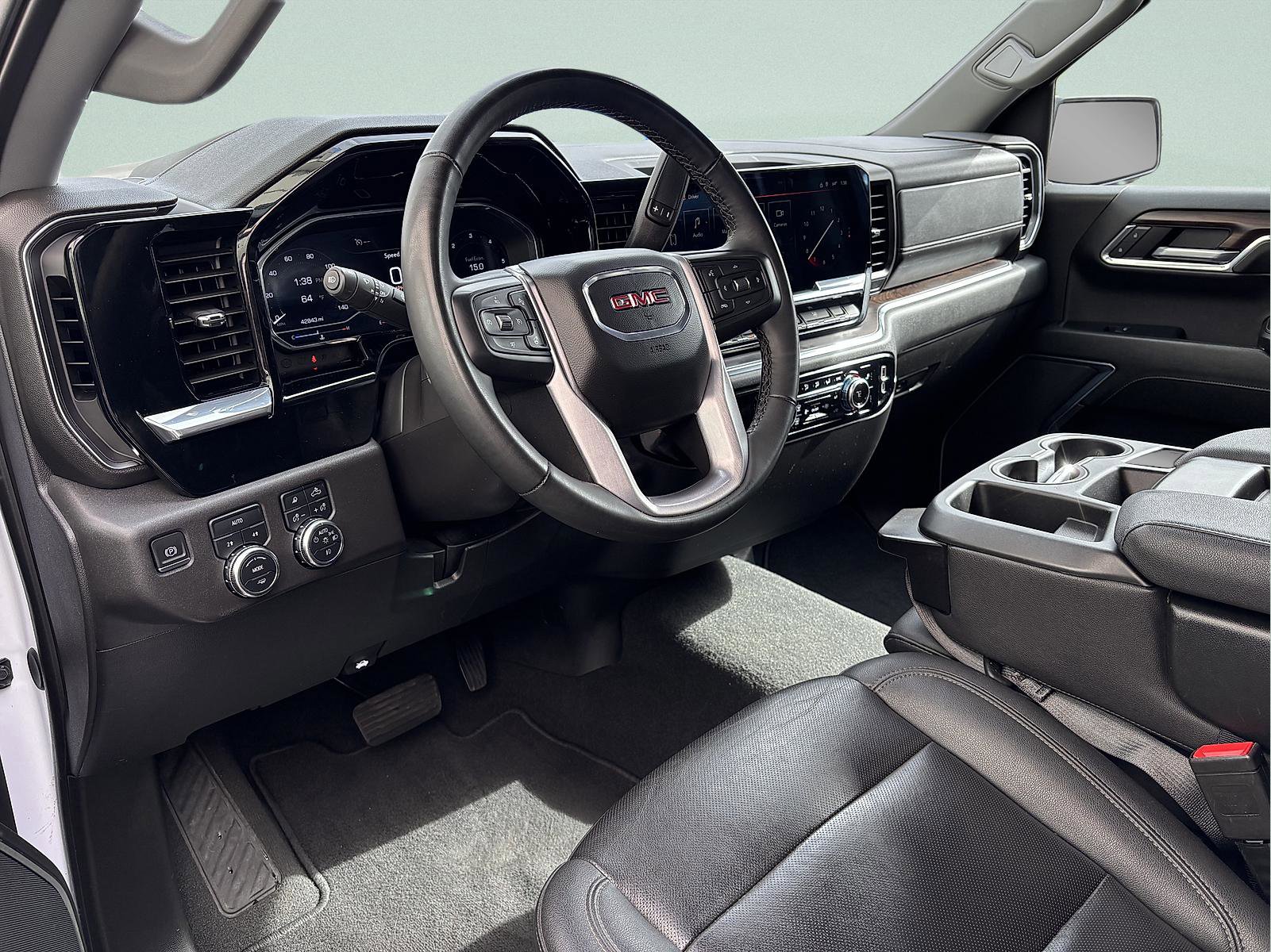 Used 2024 GMC Sierra 1500 SLT image 13