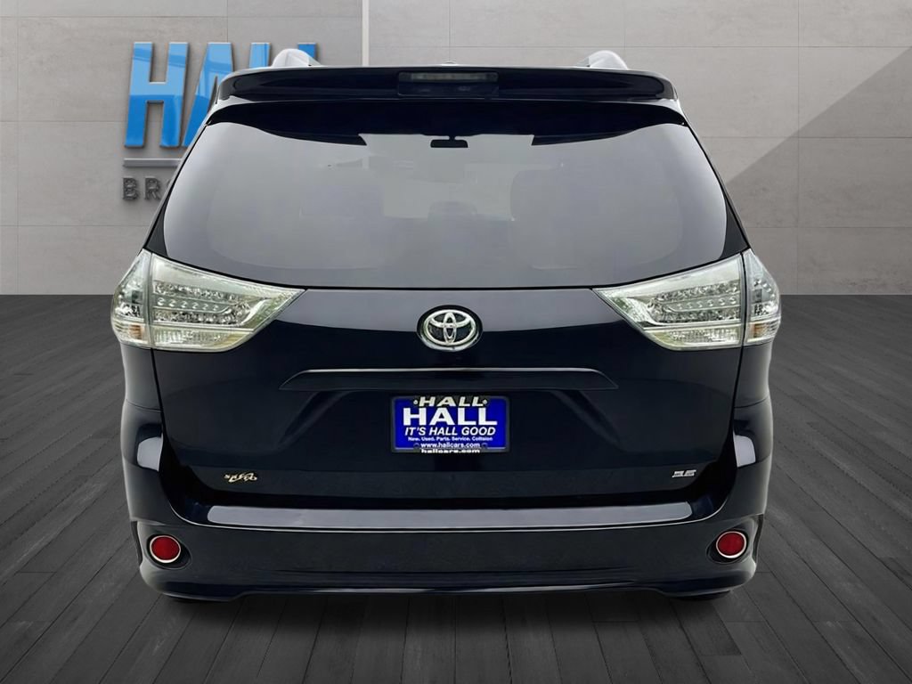 Used 2016 Toyota Sienna SE w/ SE Preferred Package FWD image 4