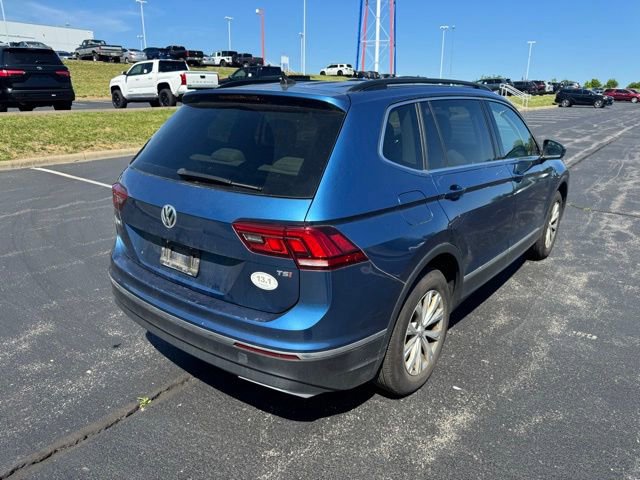 Used 2018 Volkswagen Tiguan SE w/ Panoramic Sunroof Package FWD image 3