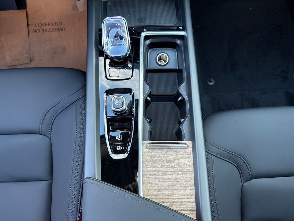 New 2026 Volvo XC60 T8 Core image 9