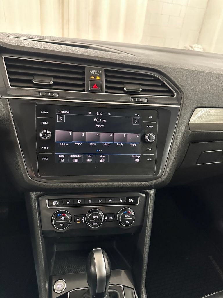 Used 2020 Volkswagen Tiguan SE w/ 3rd Row Seat Package AWD/4WD image 21