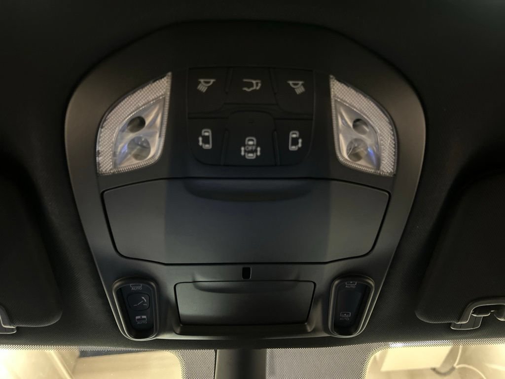 New 2027 Chrysler Pacifica Limited w/ S Appearance Package FWD image 24
