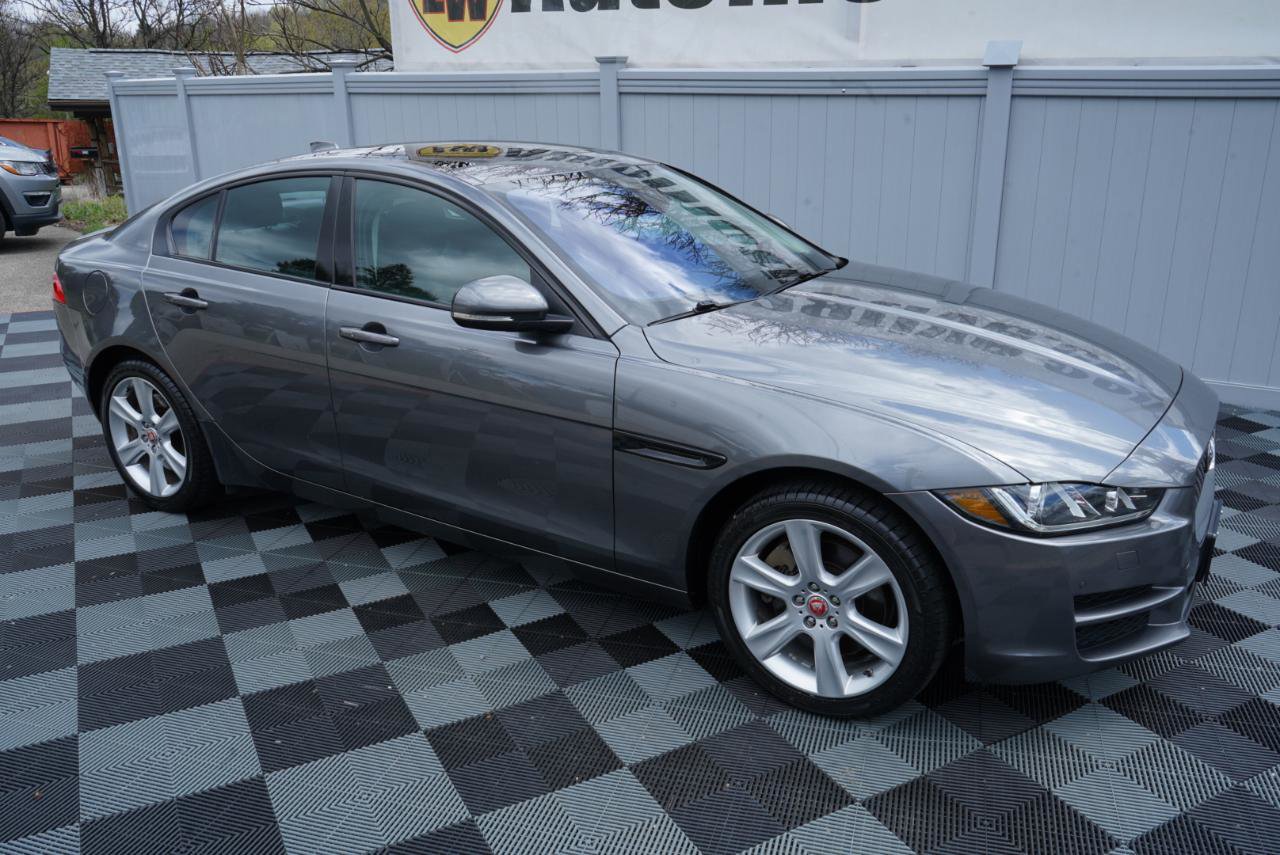 Used 2018 Jaguar XE Prestige AWD/4WD image 2