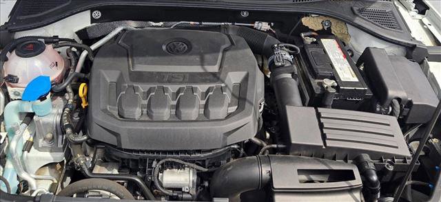 Used 2020 Volkswagen Passat 2.0T SEL image 23