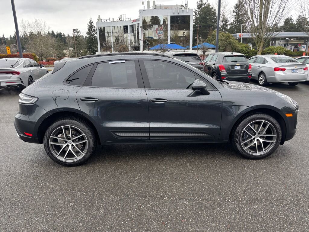 Used 2024 Porsche Macan Base image 4
