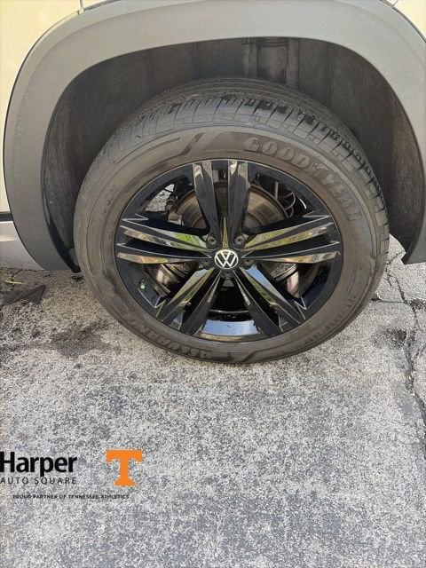 Used 2023 Volkswagen Atlas Cross Sport SEL R-Line image 26