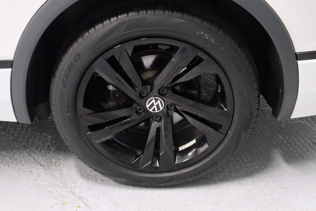 Used 2023 Volkswagen Tiguan SE R-Line AWD/4WD image 18