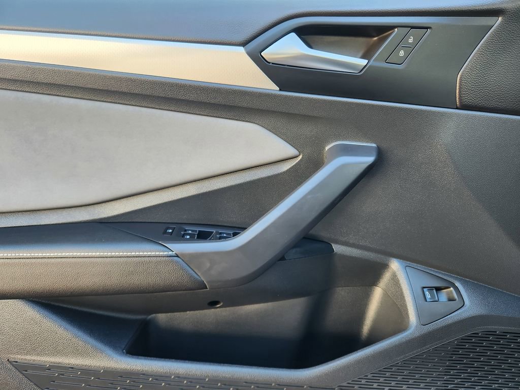 Certified 2025 Volkswagen Jetta SE image 6