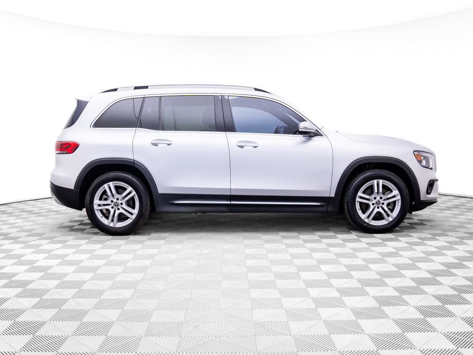 Used 2021 Mercedes-Benz GLB 250 4MATIC w/ Premium Package image 7
