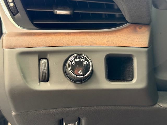 Used 2020 Cadillac Escalade Premium Luxury RWD image 22