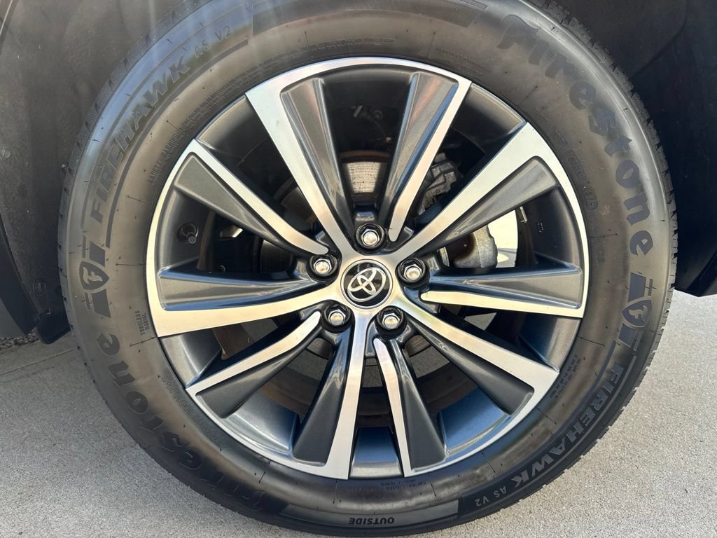 Used 2023 Toyota Venza LE AWD/4WD image 22