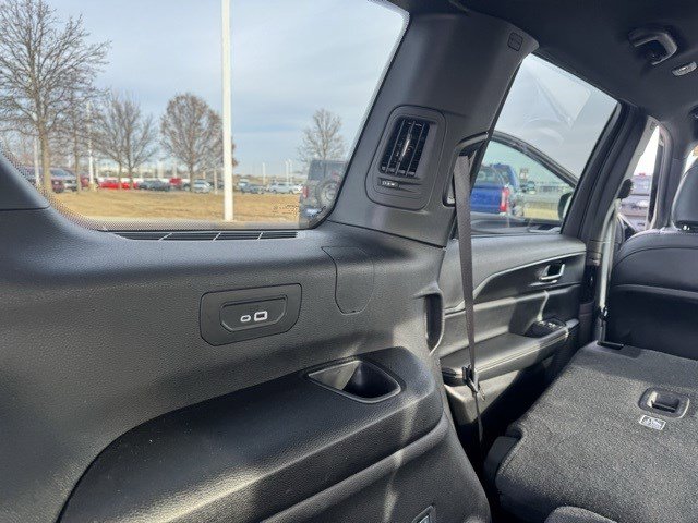 Used 2024 Jeep Grand Cherokee L Laredo image 31